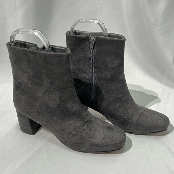 Sociology Dolly Grey Suede Almond Toe Ankle Boots - size 8.5 - Picture 1 of 13